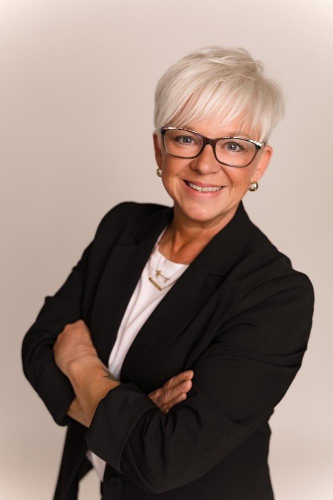 Branding headshot of an Amberly Lago retreat attendee